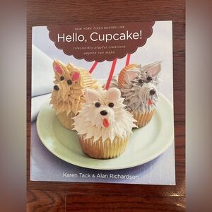 “Hello Cupcake” Decorating Book